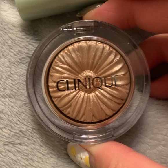 CLINIQUE 5 Piece Vacation Glow Essentials: Skin Care/Makeup Set-NWT - Picture 2 of 11